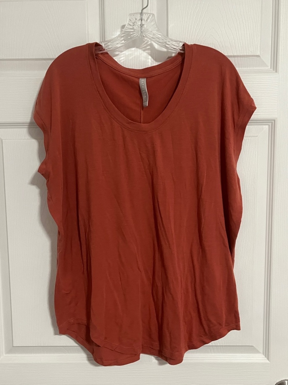 Athleta Women's L Orange Solid V-Neck Short Sleeve Relaxed Stretch T-
Shirt